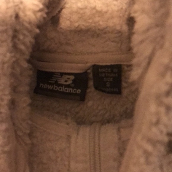 New Balance size Small Fuzzy Jacket - Picture 3 of 9